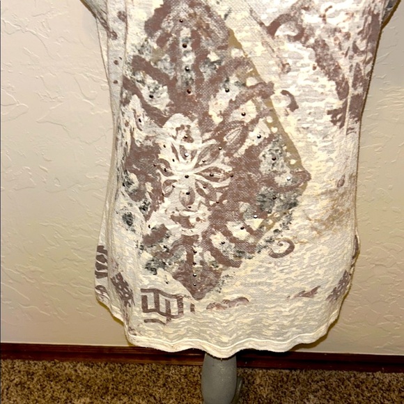 Maurice’s Bundle of 4 Women's Multicolor Graphic Tops Sz. Large. Sheer Burnout - Picture 13 of 16